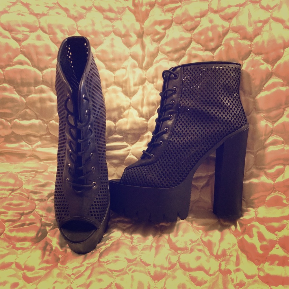 Black Cape Robbin Platform High Heel Booties